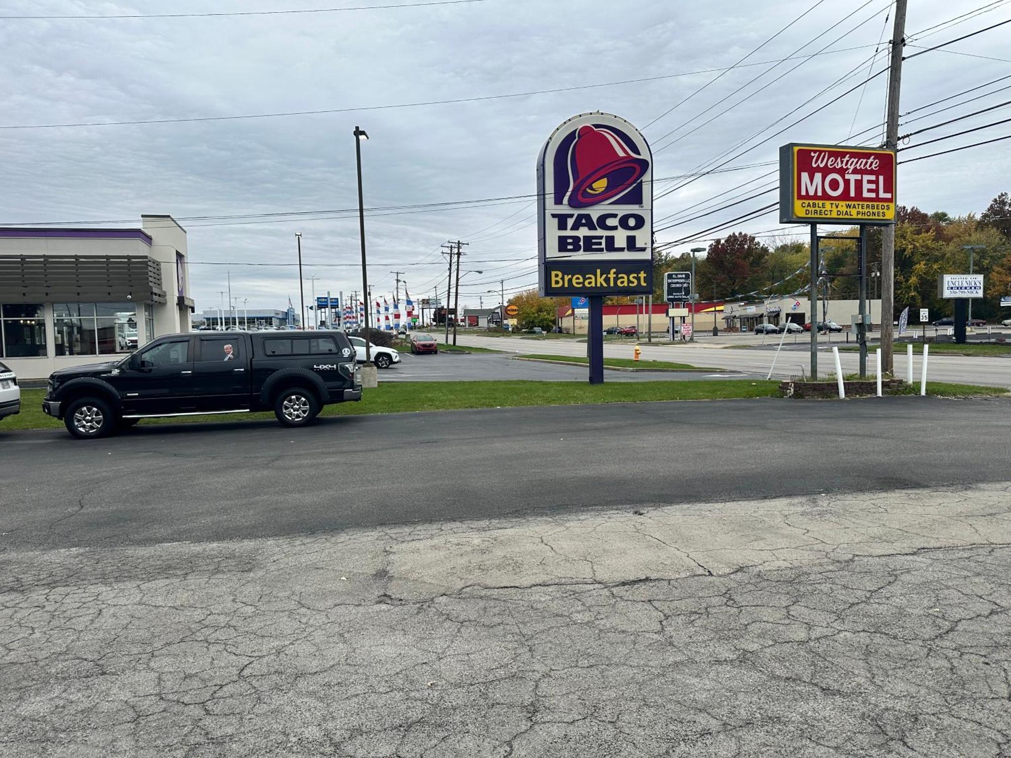 Westgate Manor Motel Austintown & Youngstown Ohio Exteriör bild